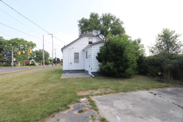 3702 Davison Road, Flint, MI 48506