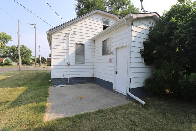 3702 Davison Road, Flint, MI 48506