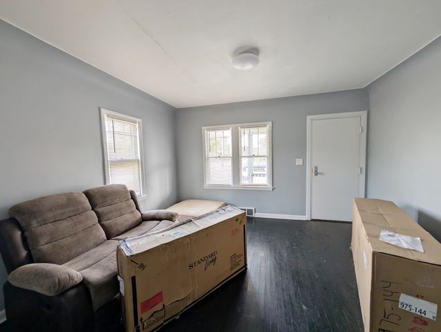 3702 Davison Road, Flint, MI 48506