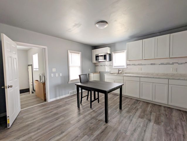 3702 Davison Road, Flint, MI 48506