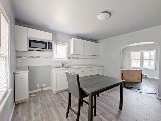 3702 Davison Road, Flint, MI 48506