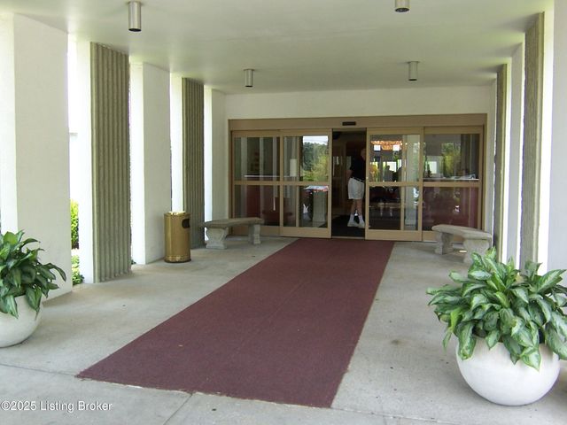 5100 Us Highway 42, APT 911, Louisville, KY 40241