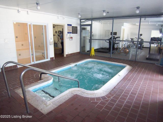 5100 Us Highway 42, APT 911, Louisville, KY 40241