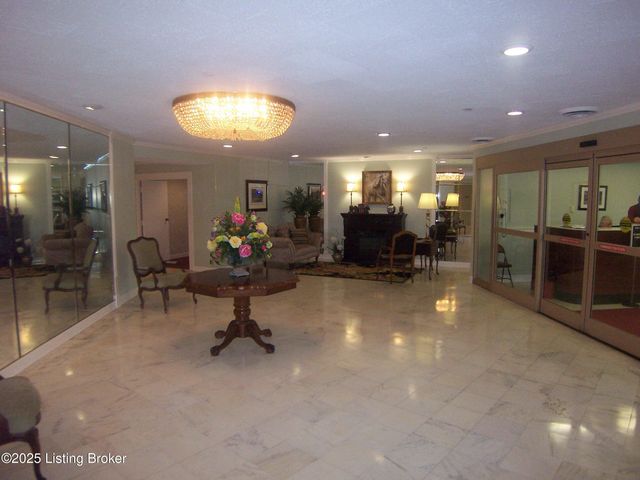 5100 Us Highway 42, APT 911, Louisville, KY 40241