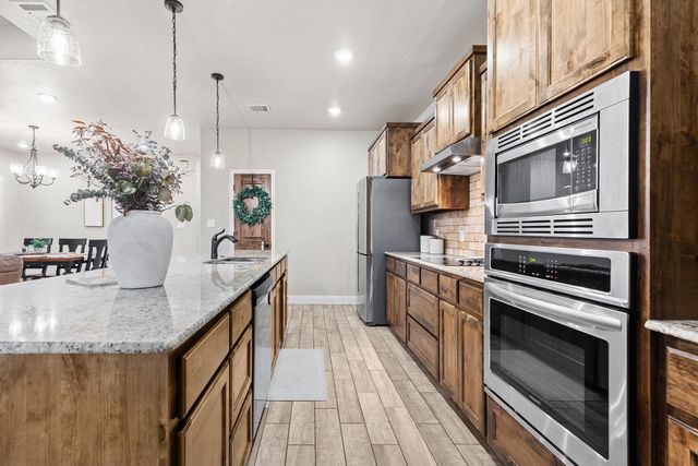 161 Greg LN, Jarrell, TX 76537