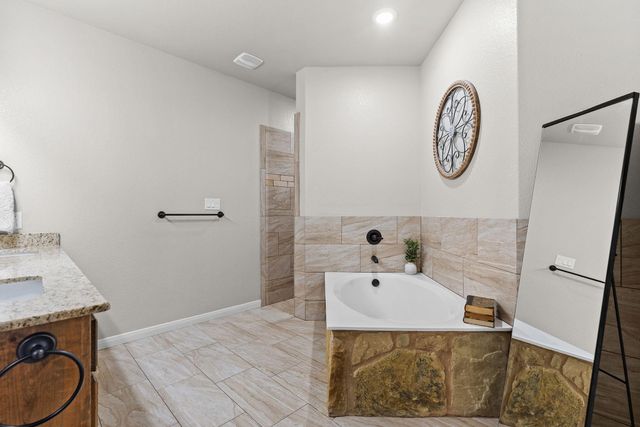 161 Greg LN, Jarrell, TX 76537