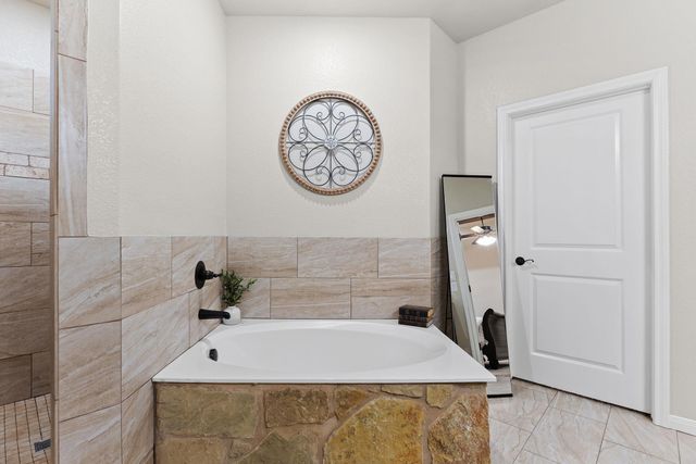 161 Greg LN, Jarrell, TX 76537