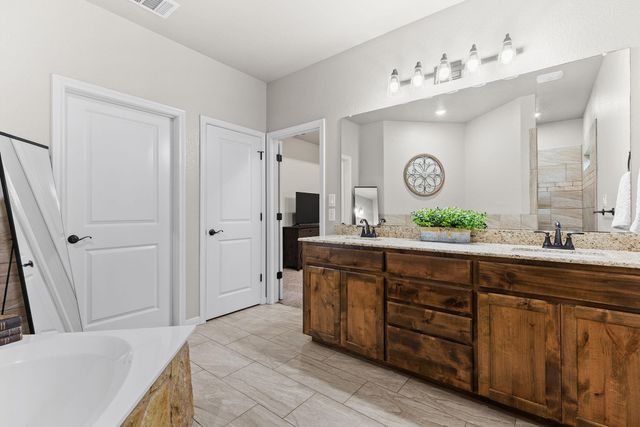 161 Greg LN, Jarrell, TX 76537