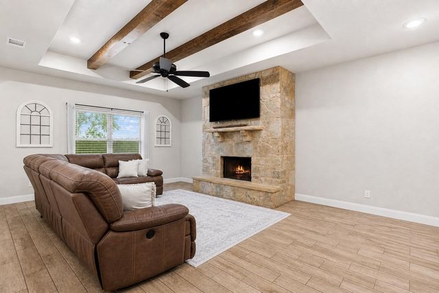 161 Greg LN, Jarrell, TX 76537