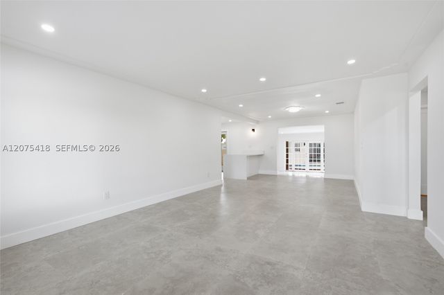 275 W 13 St, Hialeah, FL 33010