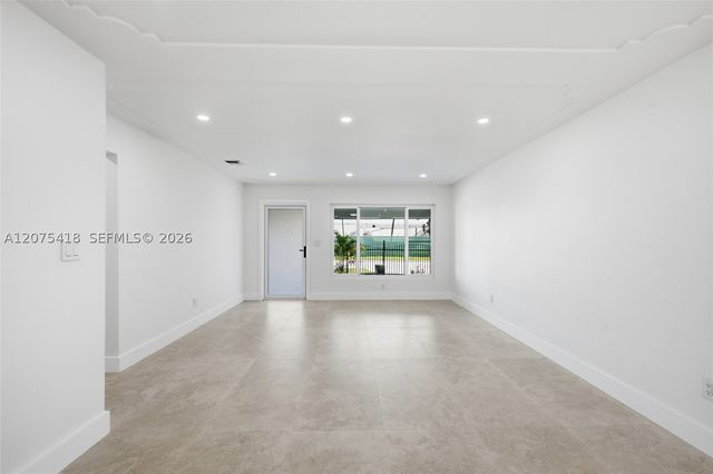 275 W 13 St, Hialeah, FL 33010
