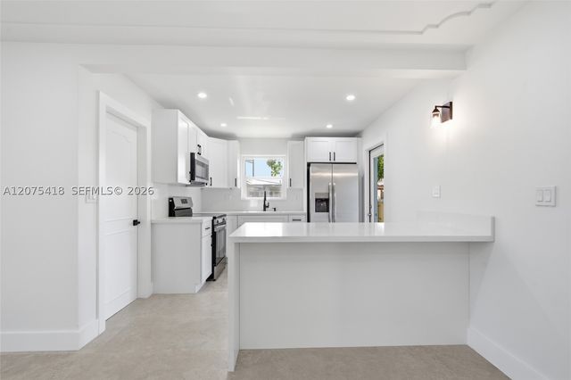 275 W 13 St, Hialeah, FL 33010