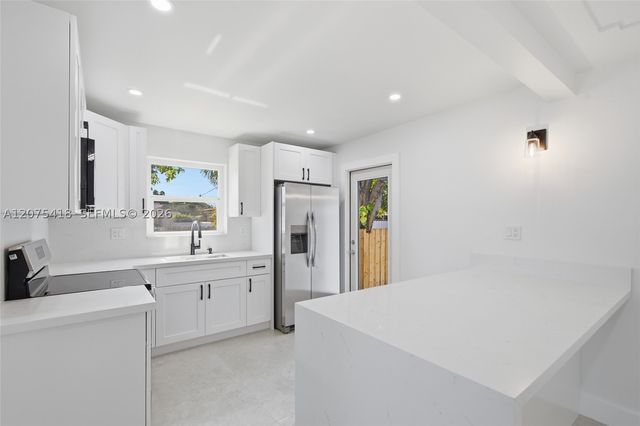 275 W 13 St, Hialeah, FL 33010