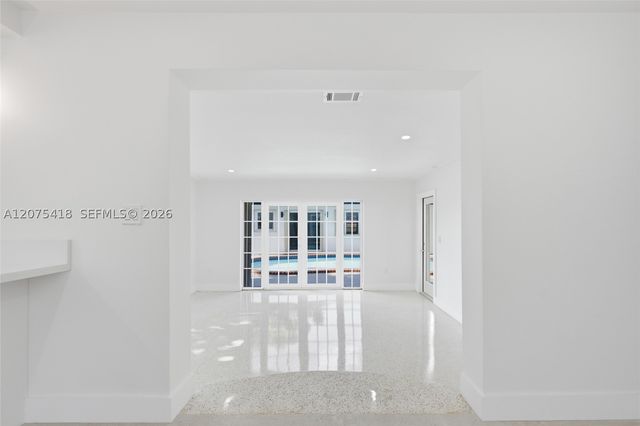 275 W 13 St, Hialeah, FL 33010