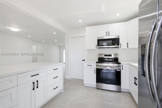275 W 13 St, Hialeah, FL 33010