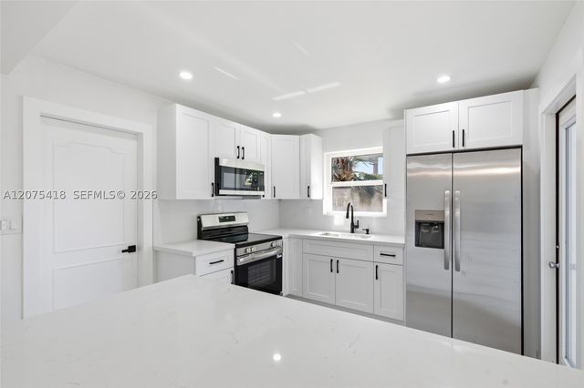 275 W 13 St, Hialeah, FL 33010