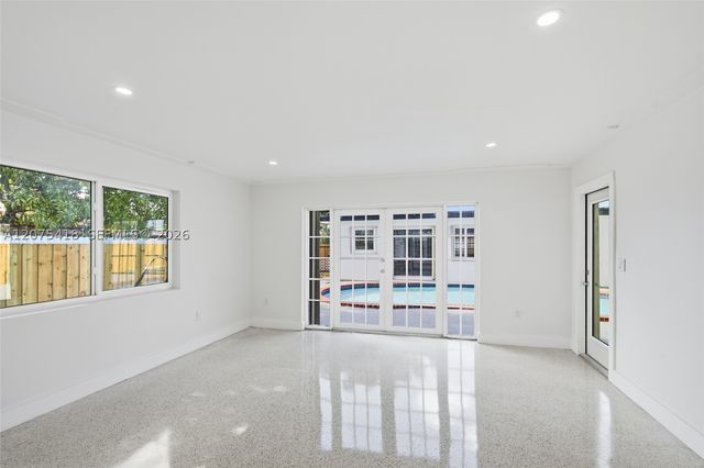 275 W 13 St, Hialeah, FL 33010