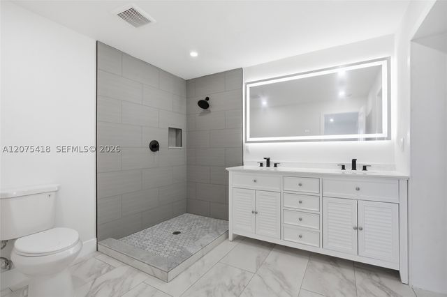 275 W 13 St, Hialeah, FL 33010