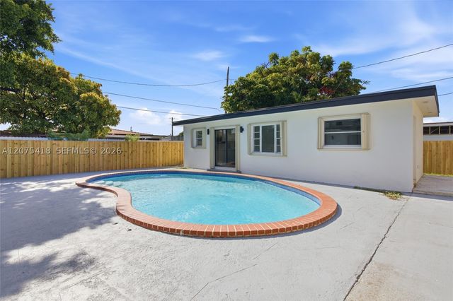 275 W 13 St, Hialeah, FL 33010