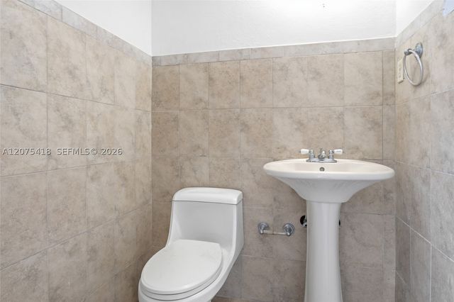 275 W 13 St, Hialeah, FL 33010