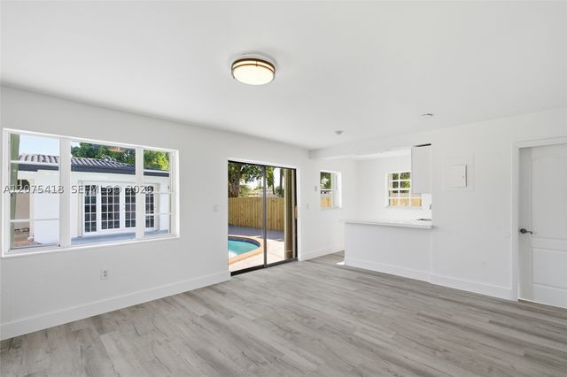 275 W 13 St, Hialeah, FL 33010