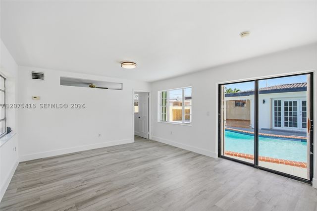 275 W 13 St, Hialeah, FL 33010