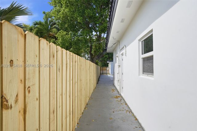 275 W 13 St, Hialeah, FL 33010