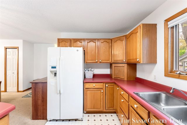 2240 Monica Lane, Muskegon, MI 49442