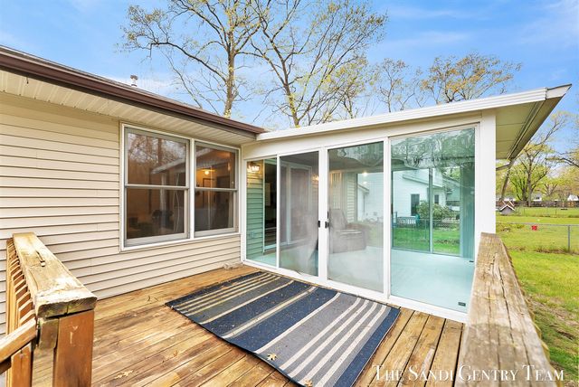 2240 Monica Lane, Muskegon, MI 49442