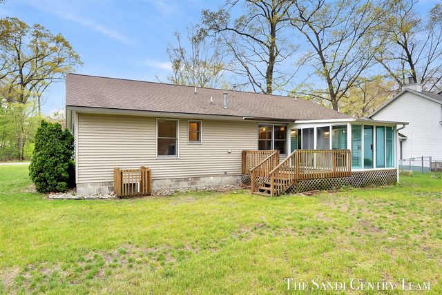 2240 Monica Lane, Muskegon, MI 49442