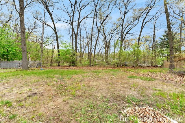 2240 Monica Lane, Muskegon, MI 49442