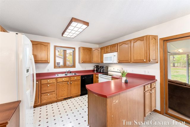 2240 Monica Lane, Muskegon, MI 49442