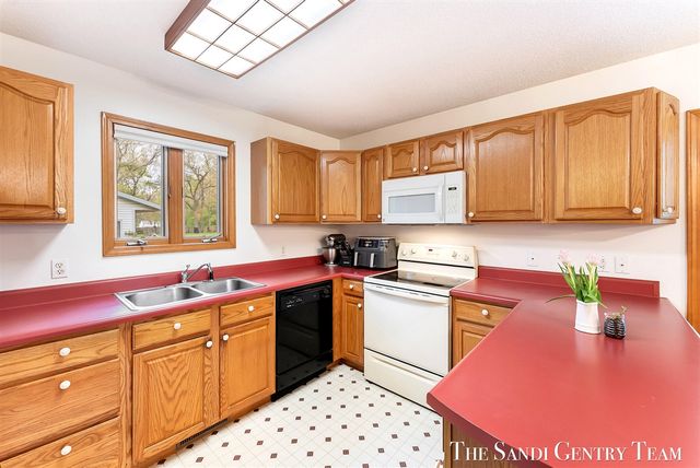 2240 Monica Lane, Muskegon, MI 49442