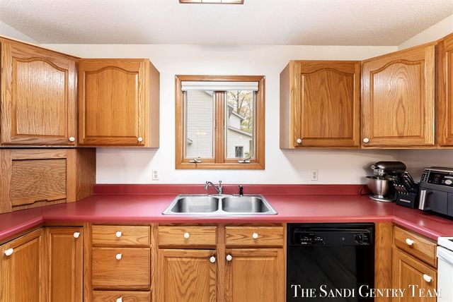 2240 Monica Lane, Muskegon, MI 49442