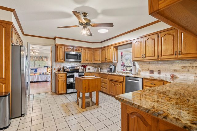 110 E Lakeland Point, Hot Springs, AR 71913