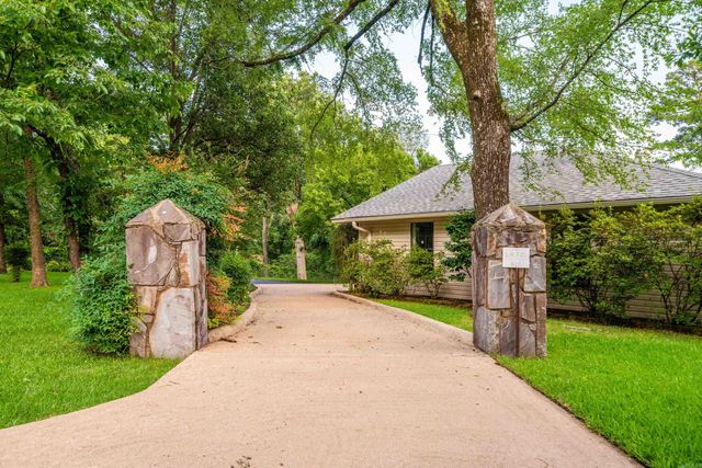 110 E Lakeland Point, Hot Springs, AR 71913