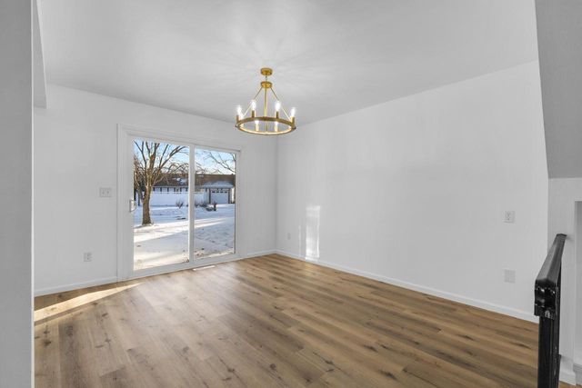 5325 Somerset LANE S, Greenfield, WI 53221