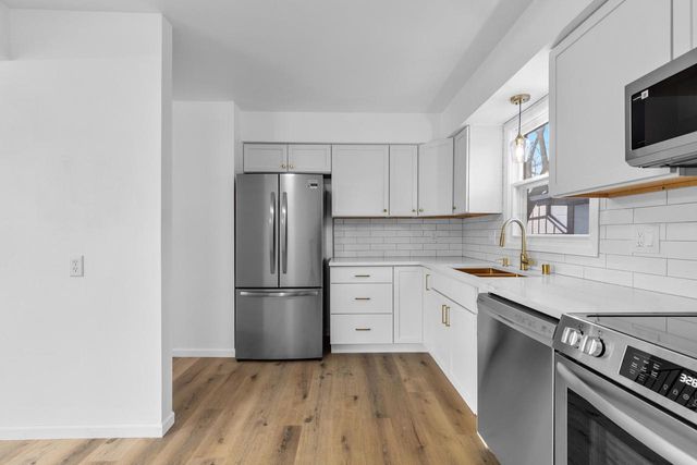 5325 Somerset LANE S, Greenfield, WI 53221