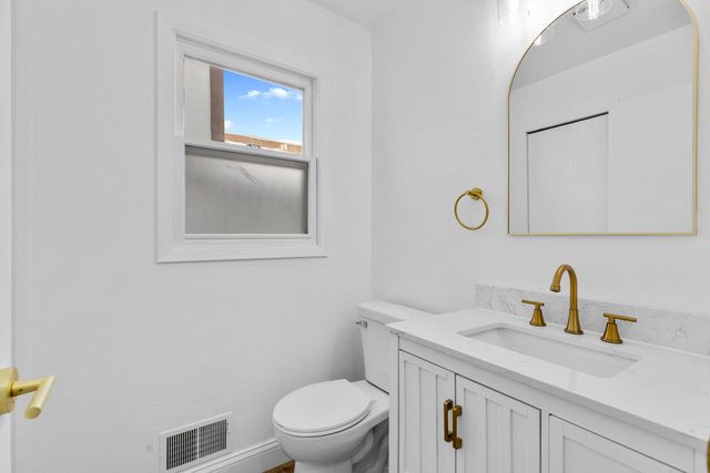 5325 Somerset LANE S, Greenfield, WI 53221