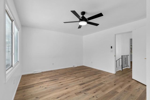 5325 Somerset LANE S, Greenfield, WI 53221