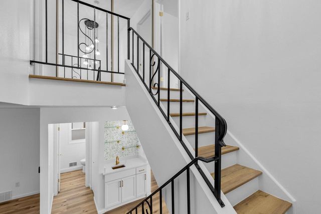 5325 Somerset LANE S, Greenfield, WI 53221