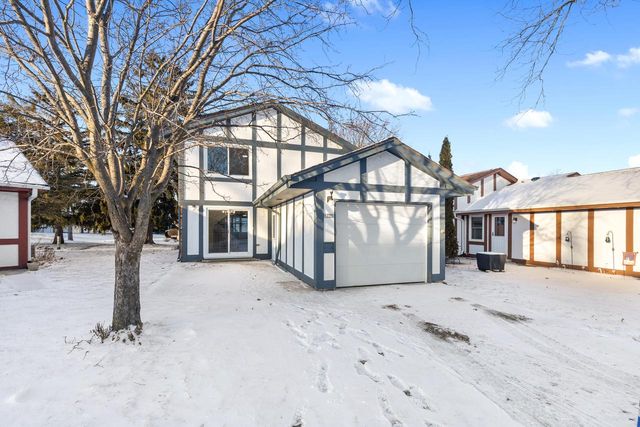 5325 Somerset LANE S, Greenfield, WI 53221