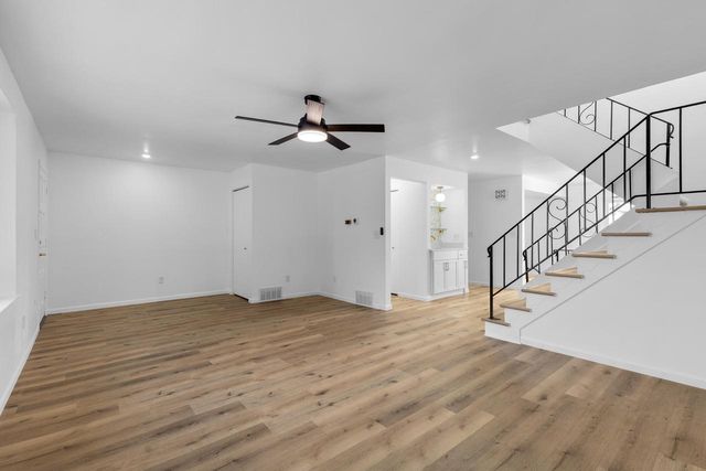 5325 Somerset LANE S, Greenfield, WI 53221