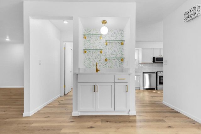 5325 Somerset LANE S, Greenfield, WI 53221