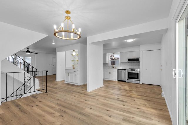 5325 Somerset LANE S, Greenfield, WI 53221