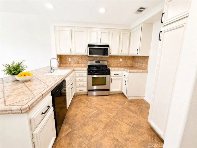 1048 Explanada 103, Corona, CA 92879
