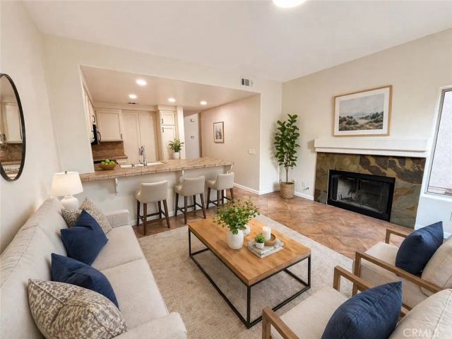 1048 Explanada 103, Corona, CA 92879