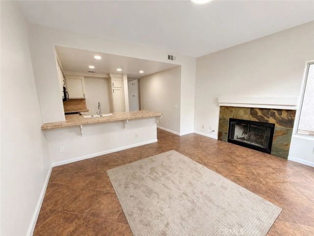 1048 Explanada 103, Corona, CA 92879