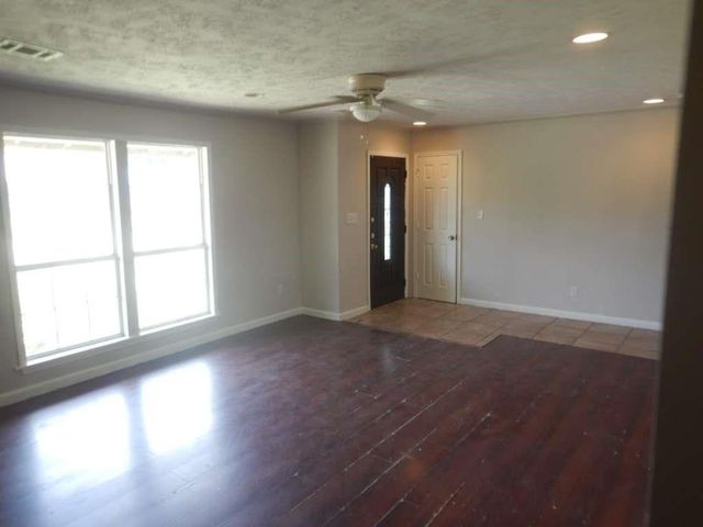 5854 Heron Drive, Houston, TX 77033