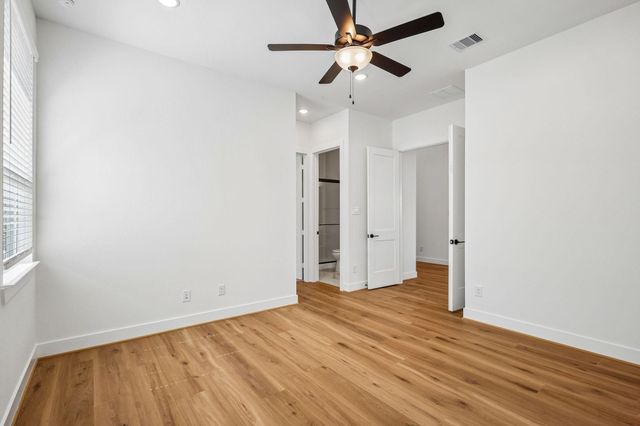 2327 Garden Arbor, Tomball, TX 77375